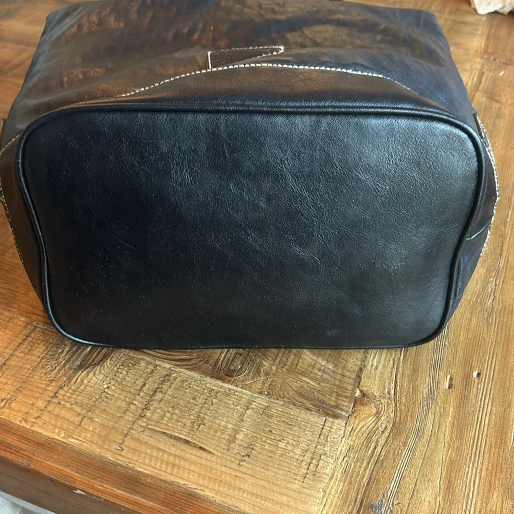 Medallion Y2K Black Leather Shoulder Bag. 26” T Boho | Soft | Vintage EUC